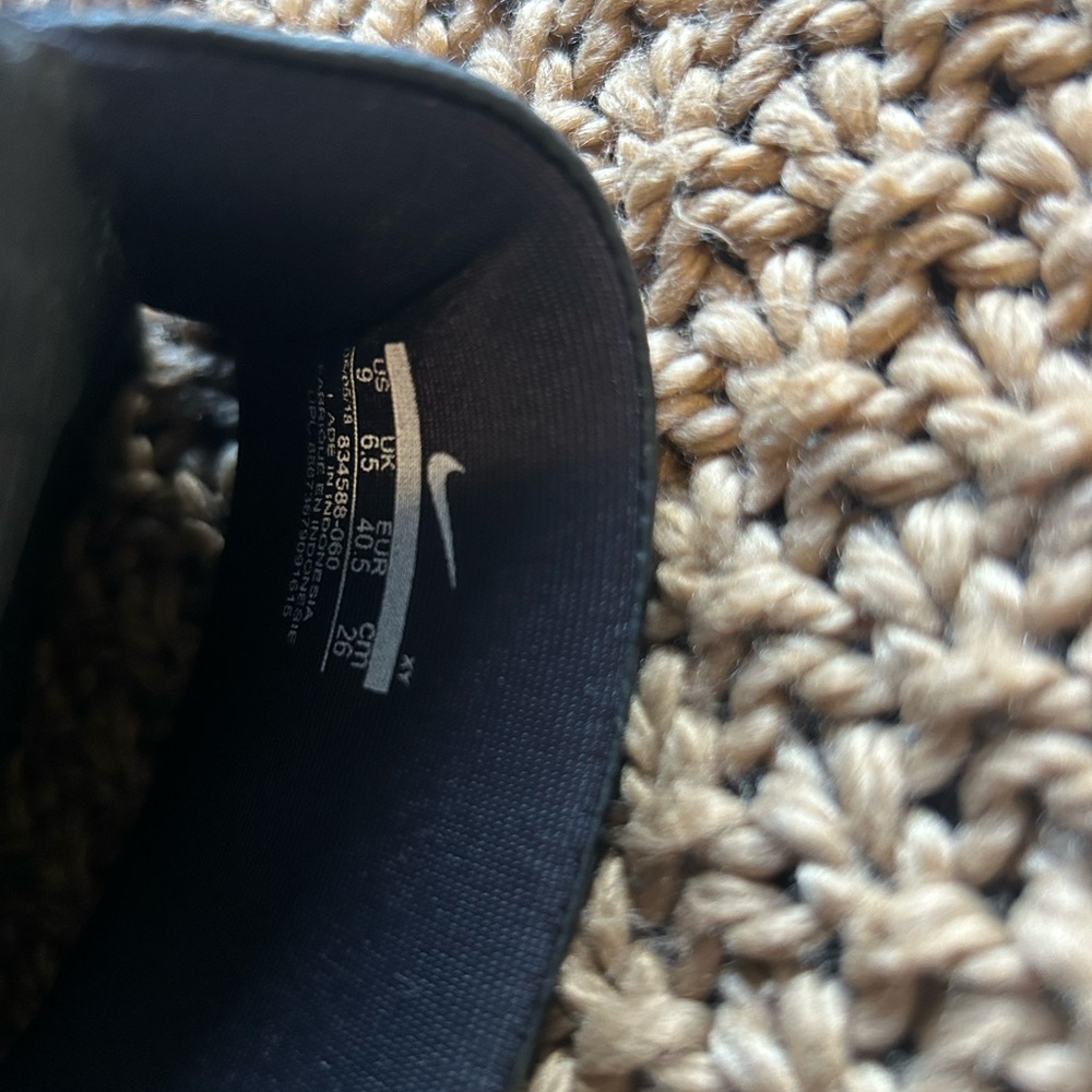 Nike Black and Pink Women's Slippers - Picture 3 of 3